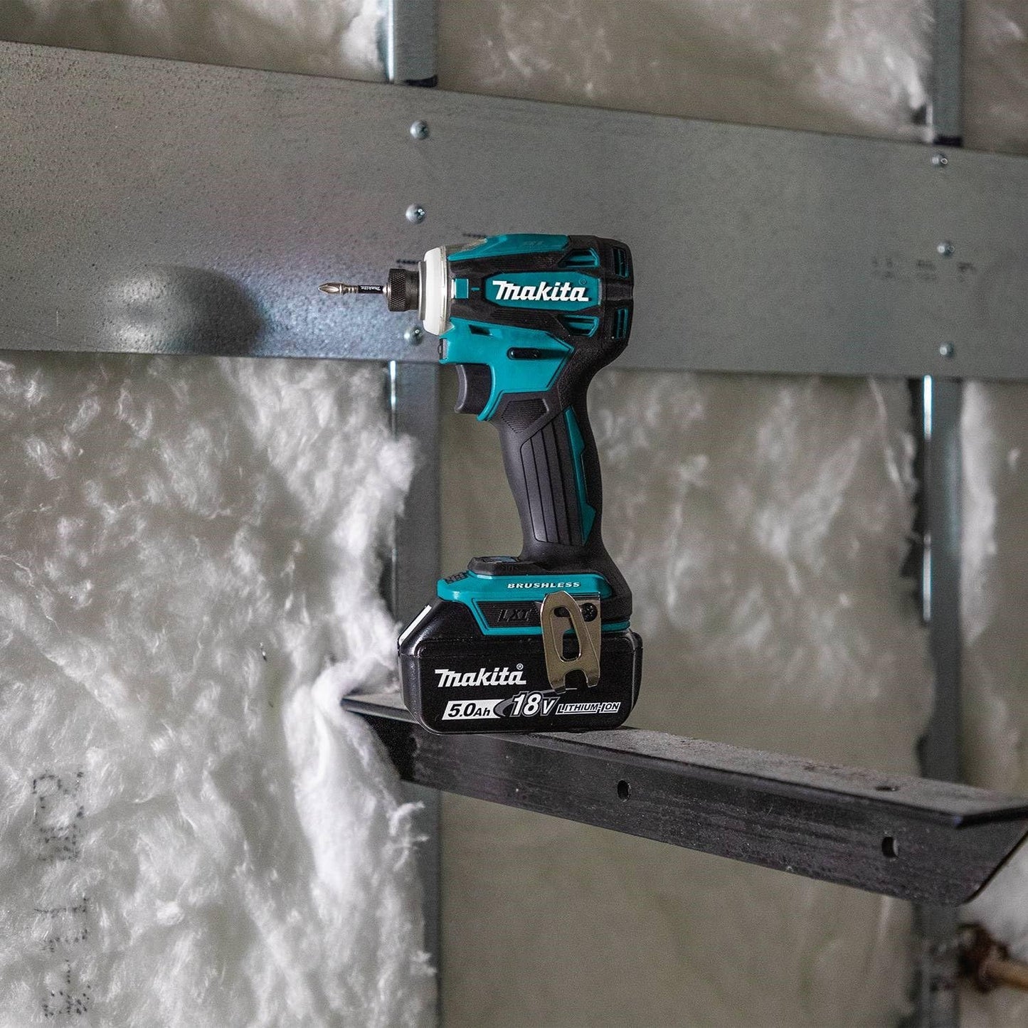 Makita XT288T 18V LXT® Lithium-Ion Brushless Cordless 2-Pc. Combo Kit (5.0Ah)